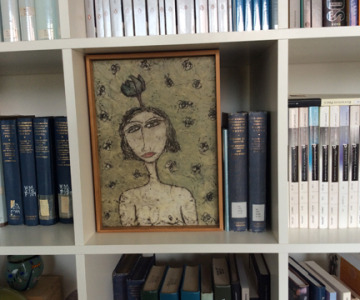 bookcase-lady-flower-2